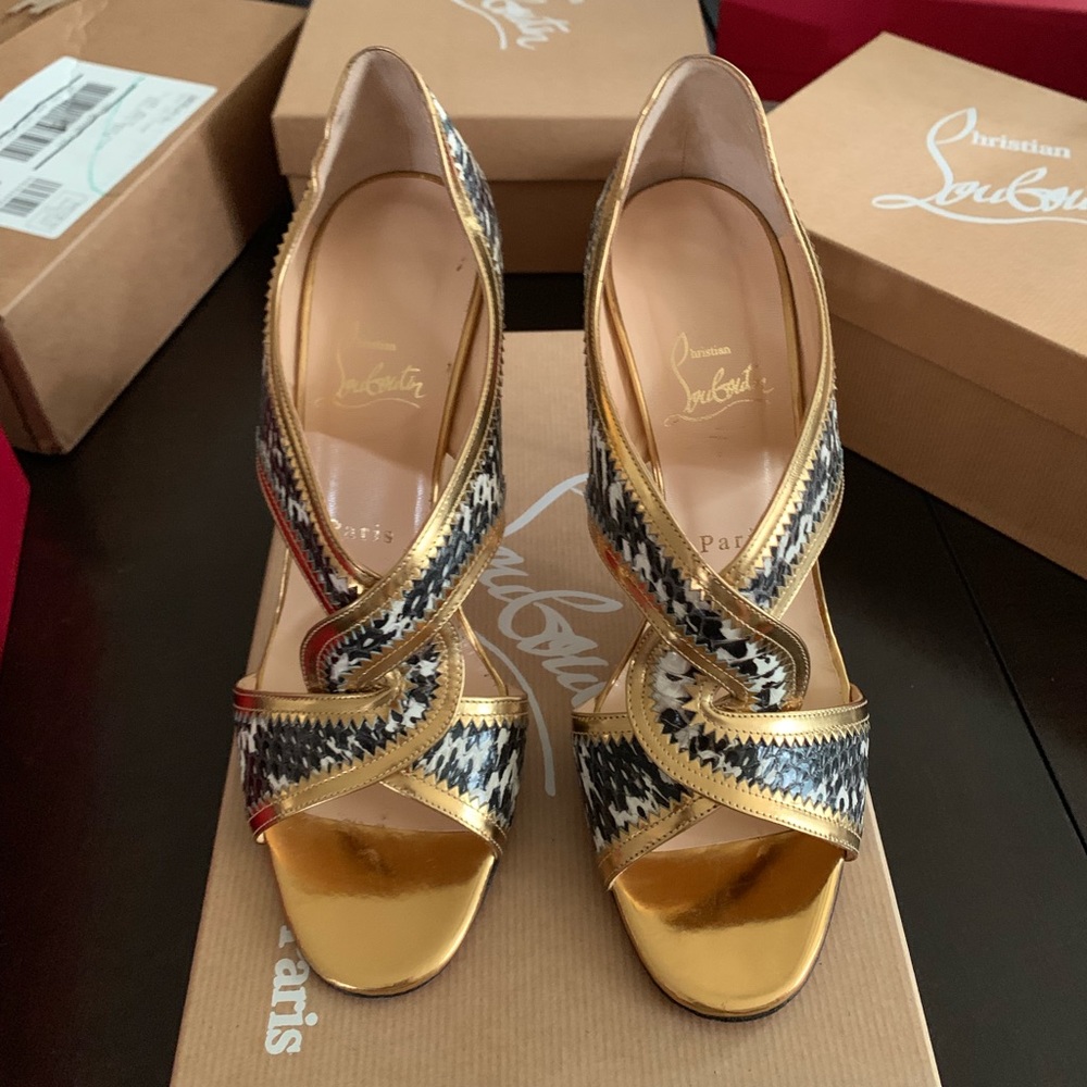 Gorgeous Louboutin heel suzanana 100